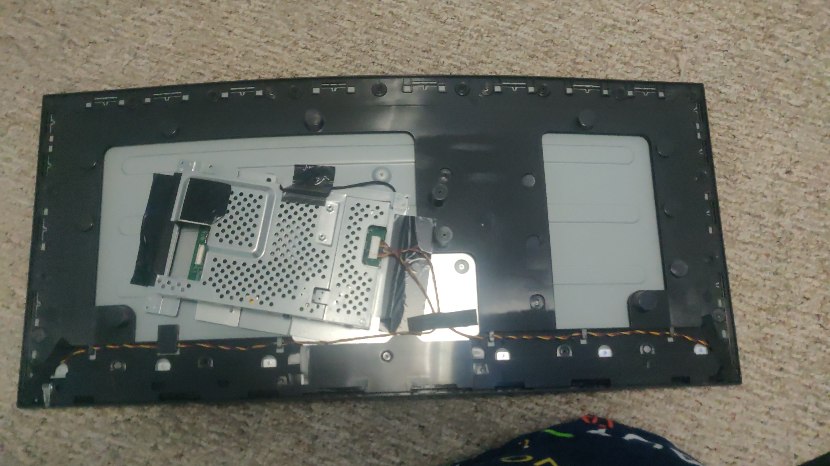 Monitor showing full back after plastic has been removed